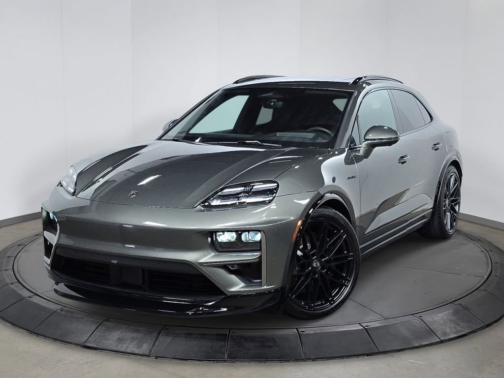 2025 Porsche Macan Macan Turbo Electric's photo
