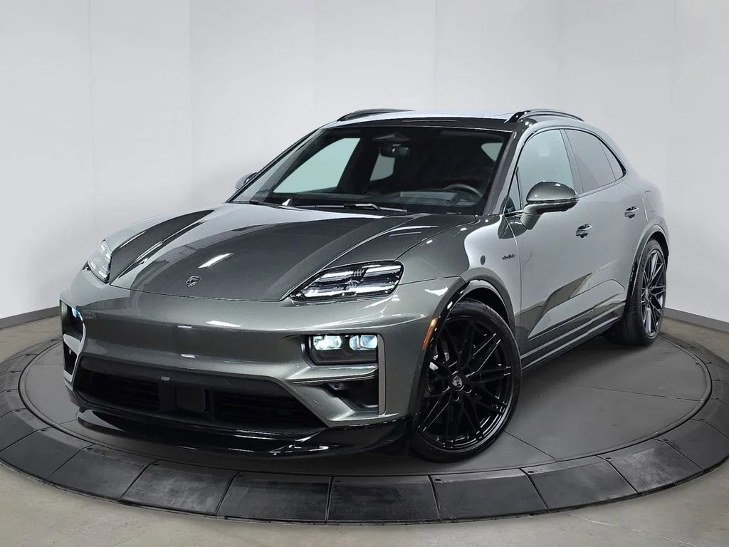2025 Porsche Macan Macan Turbo Electric's photo