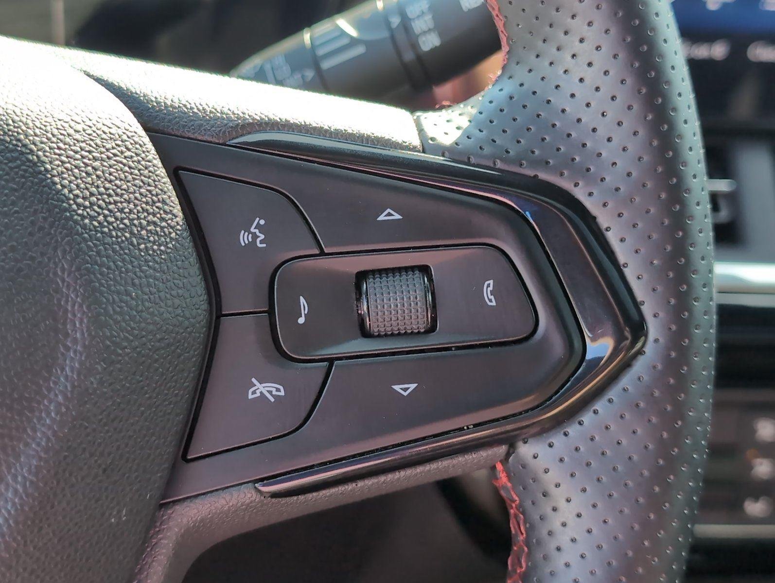 Used 2025 Summit White Chevrolet 2RS image 28