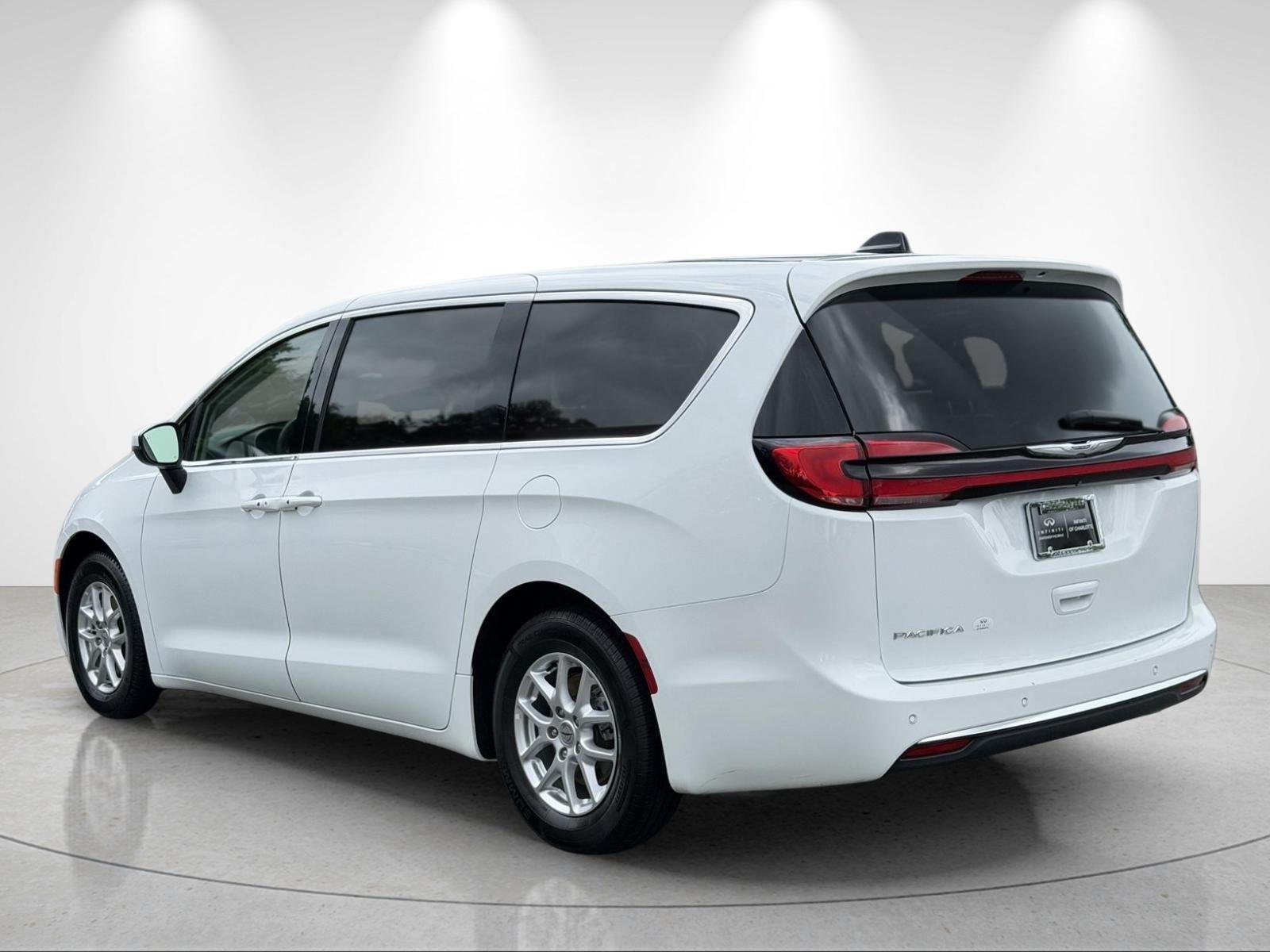 Used 2023 Bright White Clearcoat Chrysler Touring L image 3
