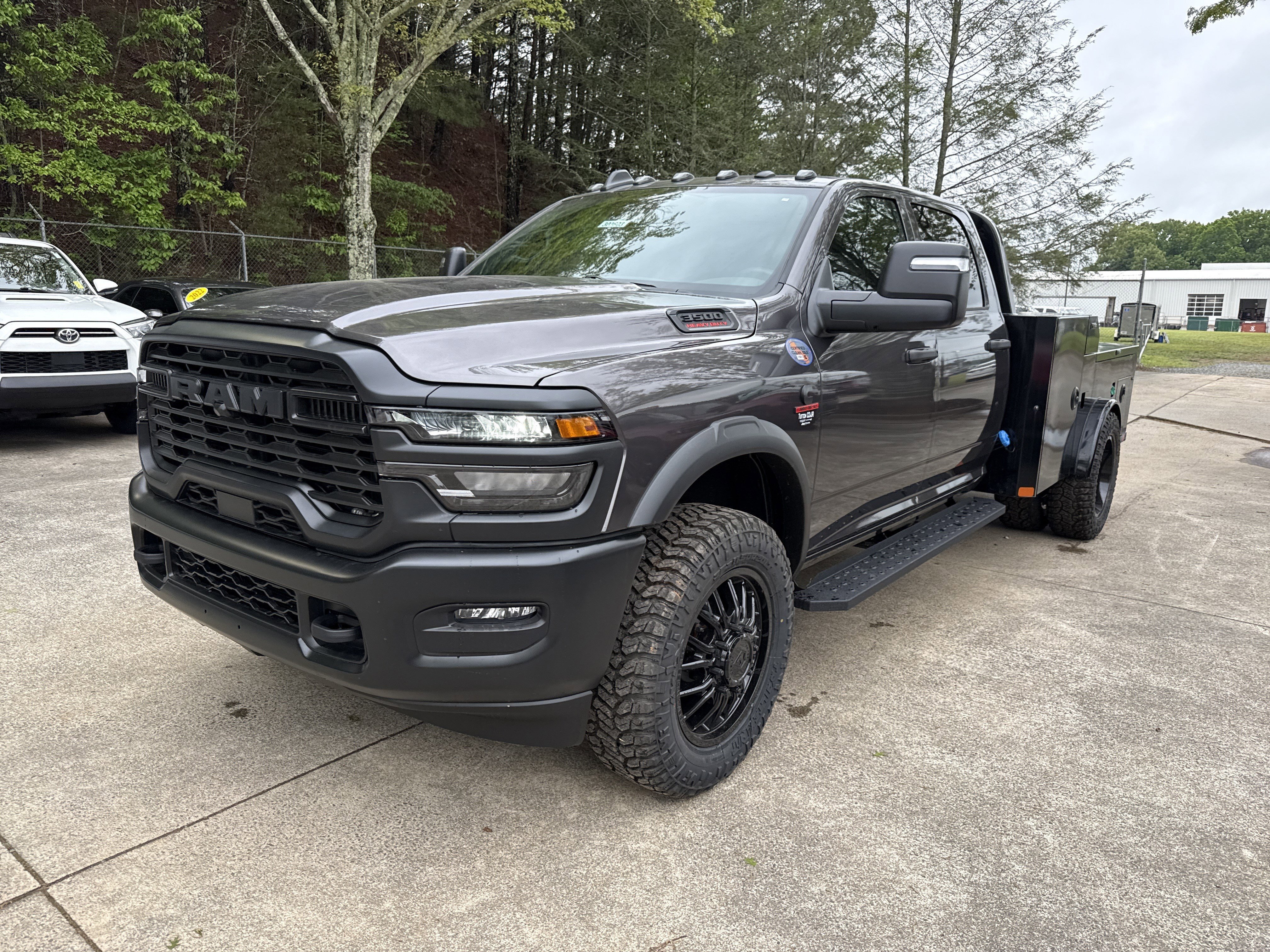 New 2026 Granite Crystal Metallic Clearcoat RAM Tradesman image 3