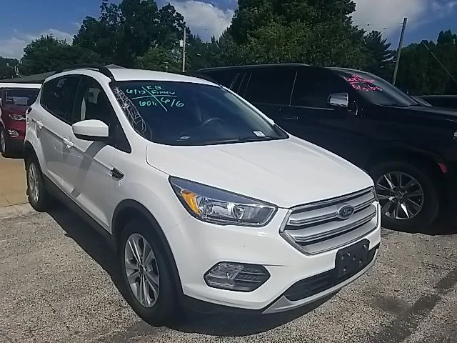 Used 2018 White Ford SE image 3