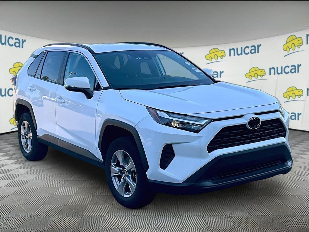 Used 2025 White Toyota XLE image 1