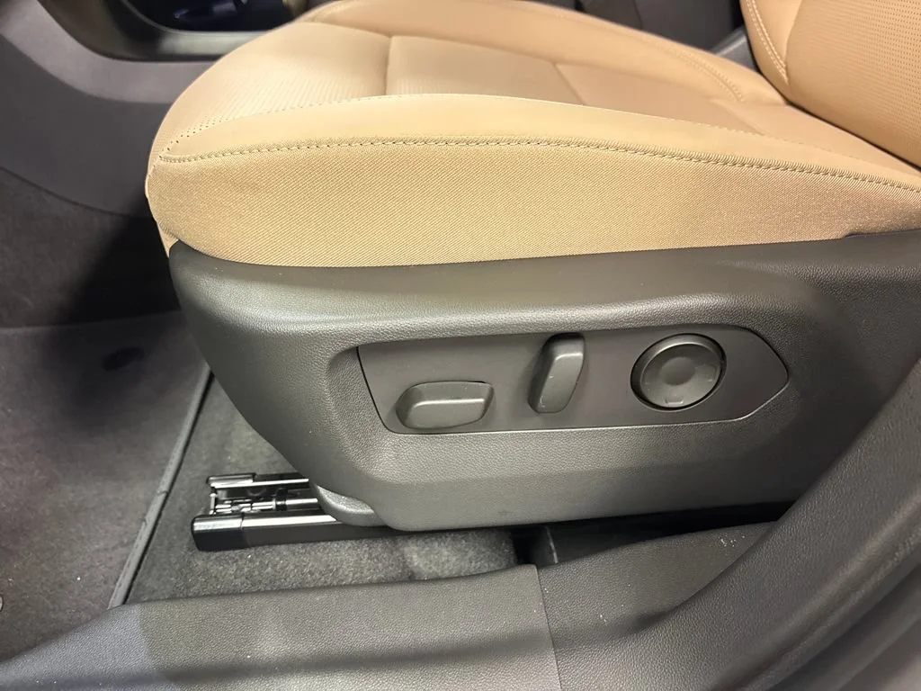 New 2026 Summit White Buick Preferred image 23