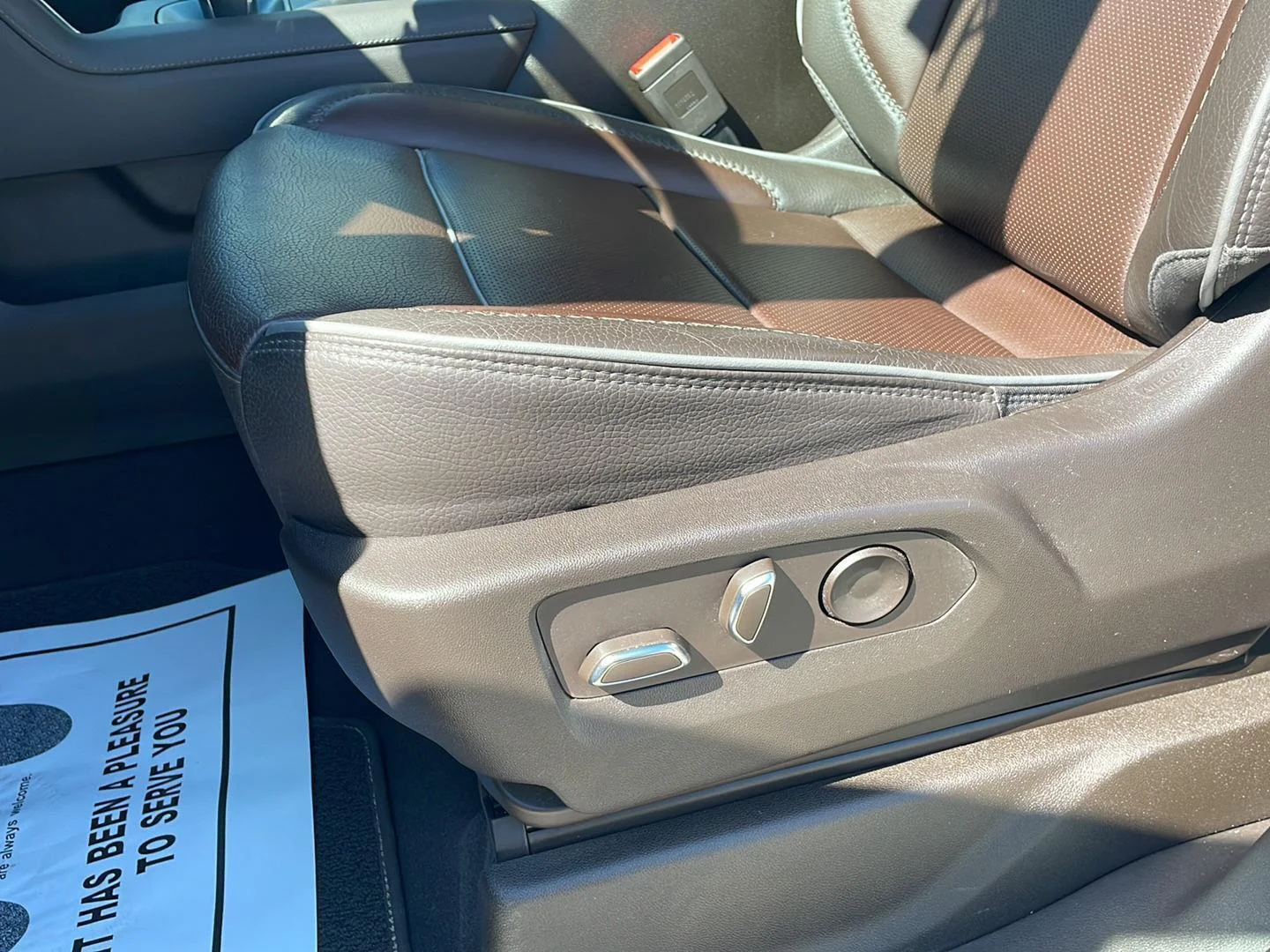 Used 2023 White Frost Tricoat GMC Denali image 18