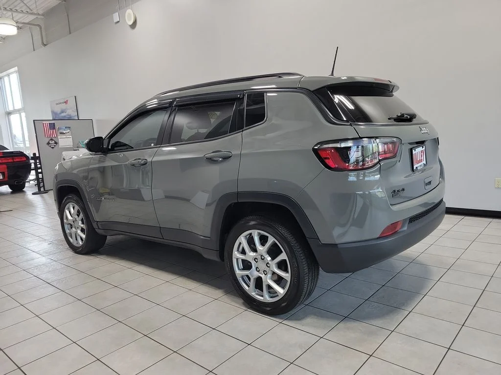 Certified Used 2023 Gray Jeep Latitude Lux image 8