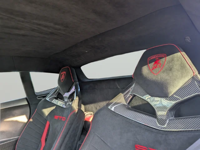 Used 2023 Black Lamborghini Base image 17