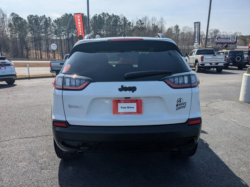 Used 2022 Bright White Clearcoat Jeep X image 6