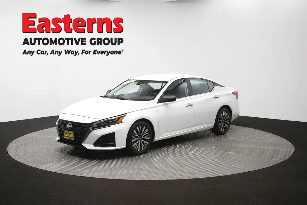 Used 2025 White Nissan 2.5 SV image 53