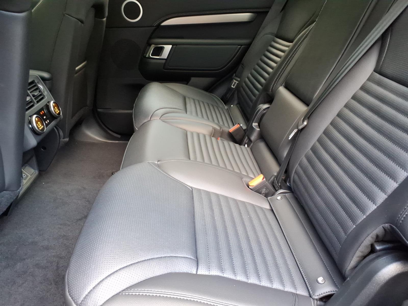 New 2026 Santorini Black Land Rover Dynamic SE image 5
