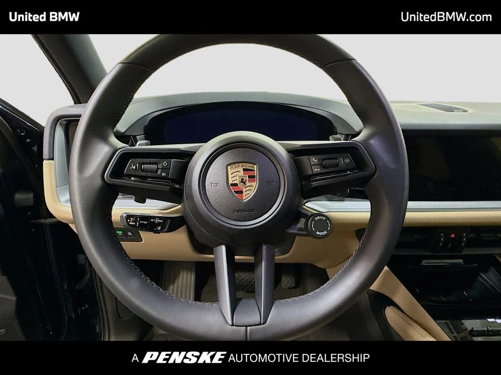 Used 2025  Porsche  image 6