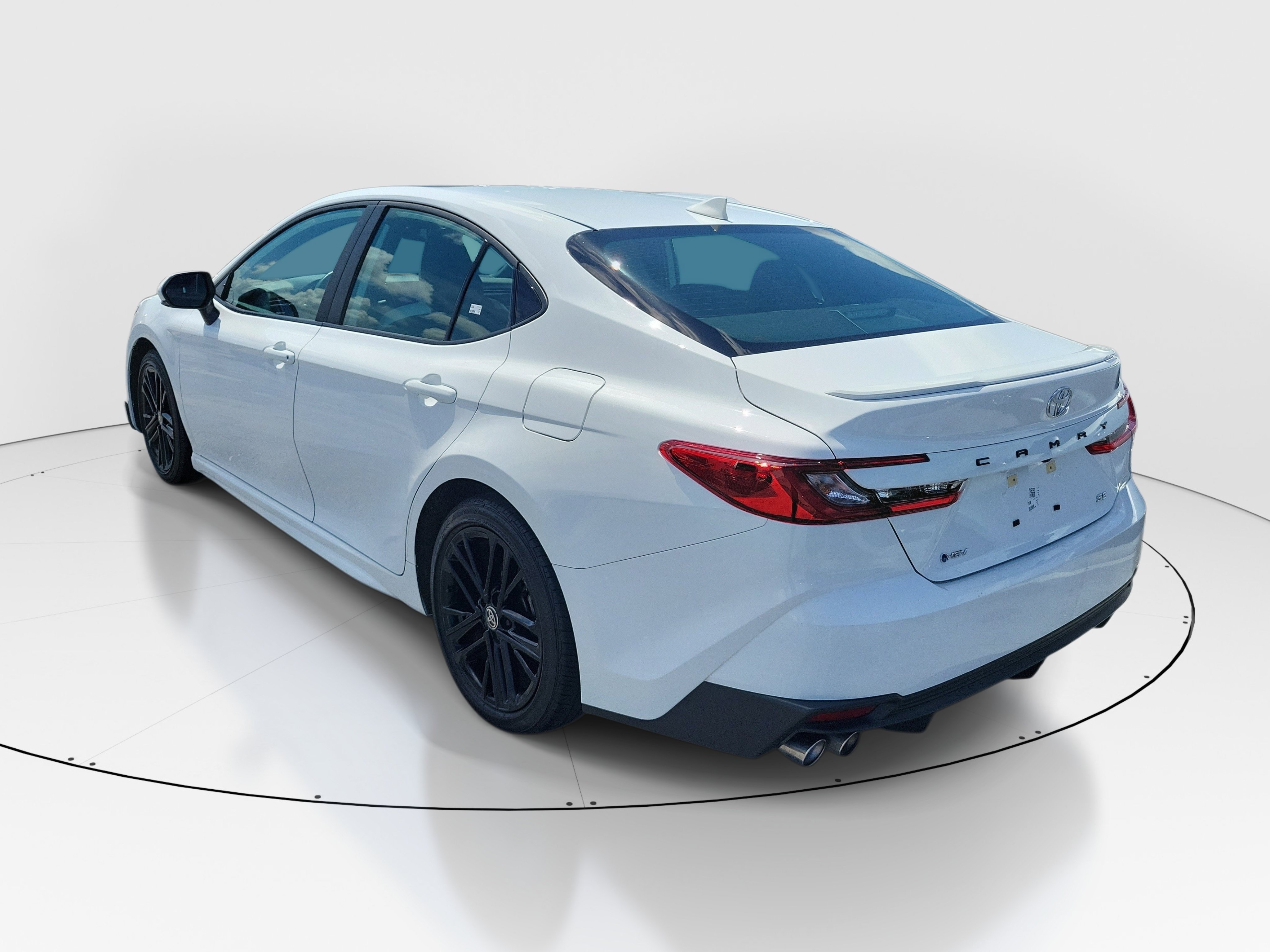 Used 2025 Ice Toyota SE image 4