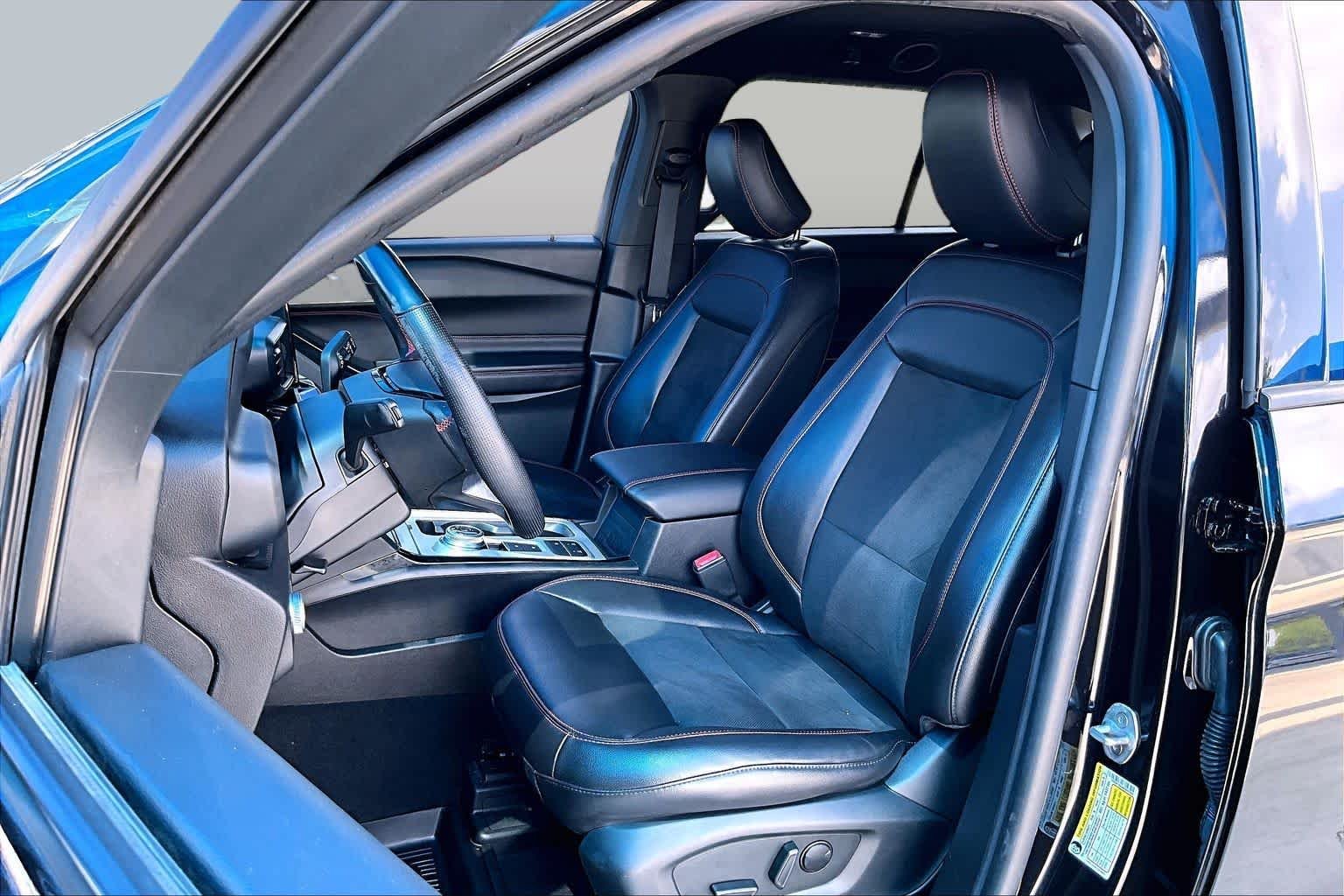 Used 2022 Agate Black Metallic Ford ST-Line image 8
