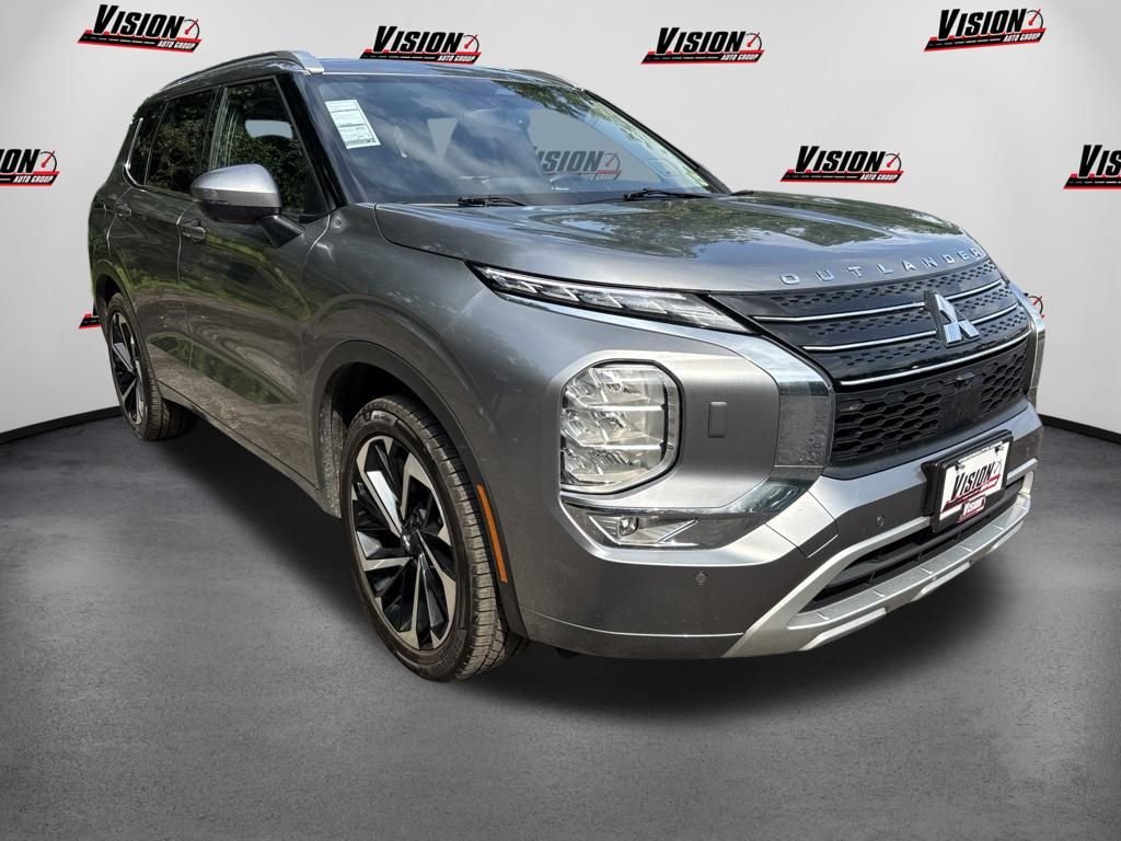 Used 2024 Black Mitsubishi  image 3