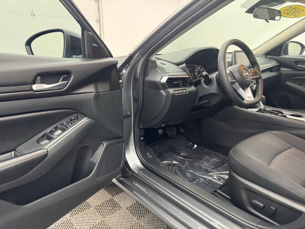 Used 2025 Gun Metallic Nissan 2.5 SV image 12