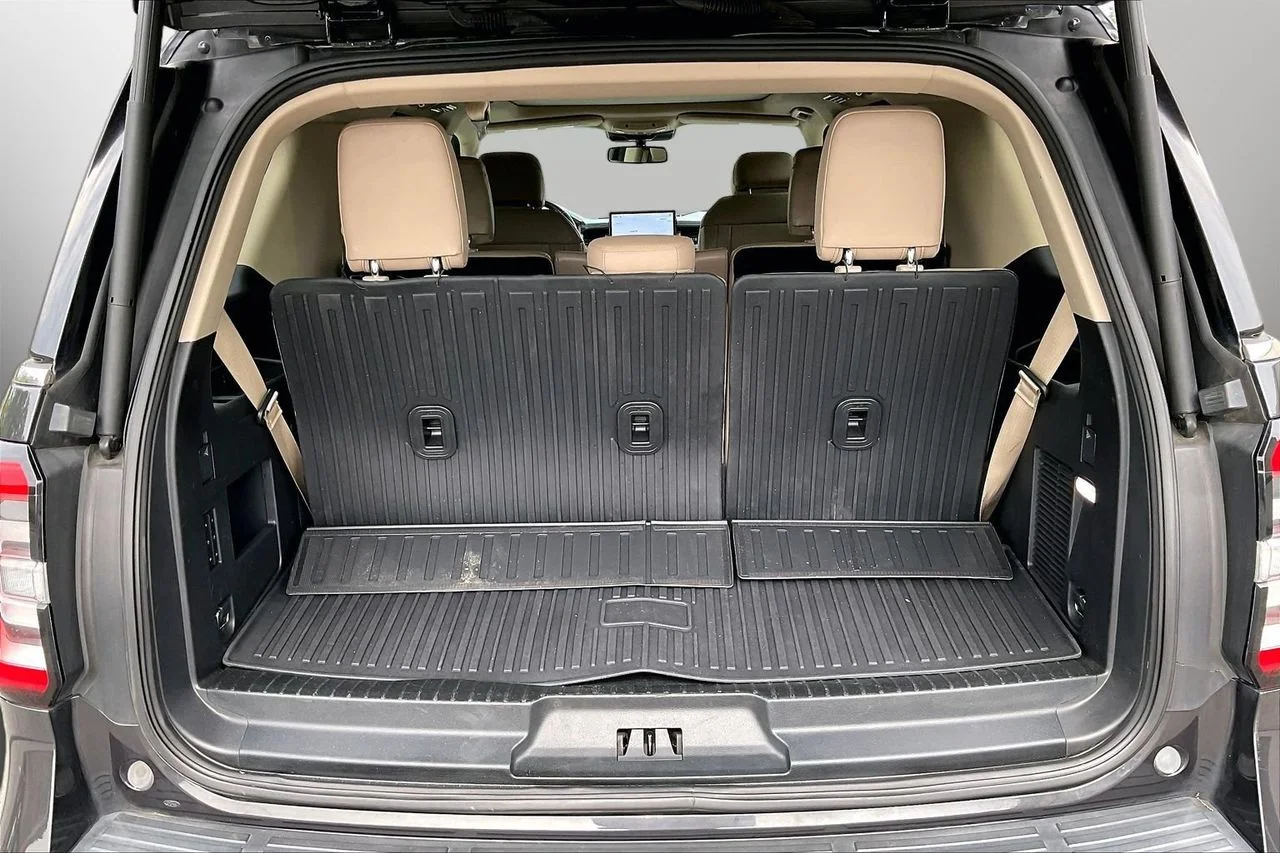 Used 2024 Gray Ford Limited image 27