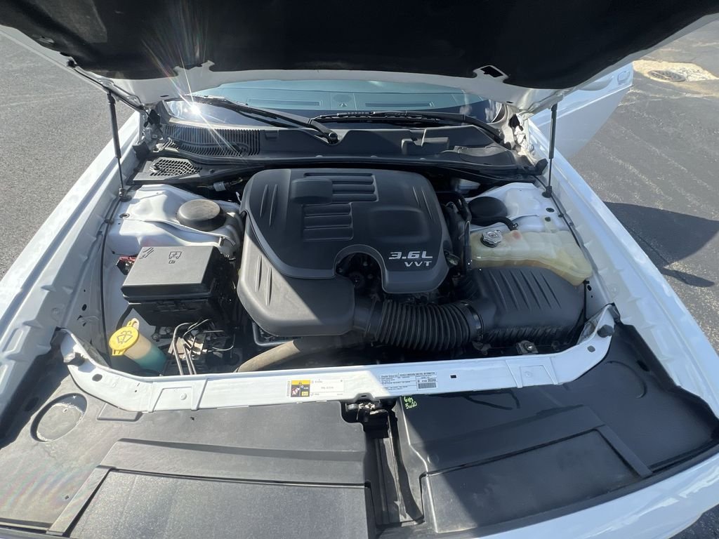 Used 2014 White Dodge SXT image 29