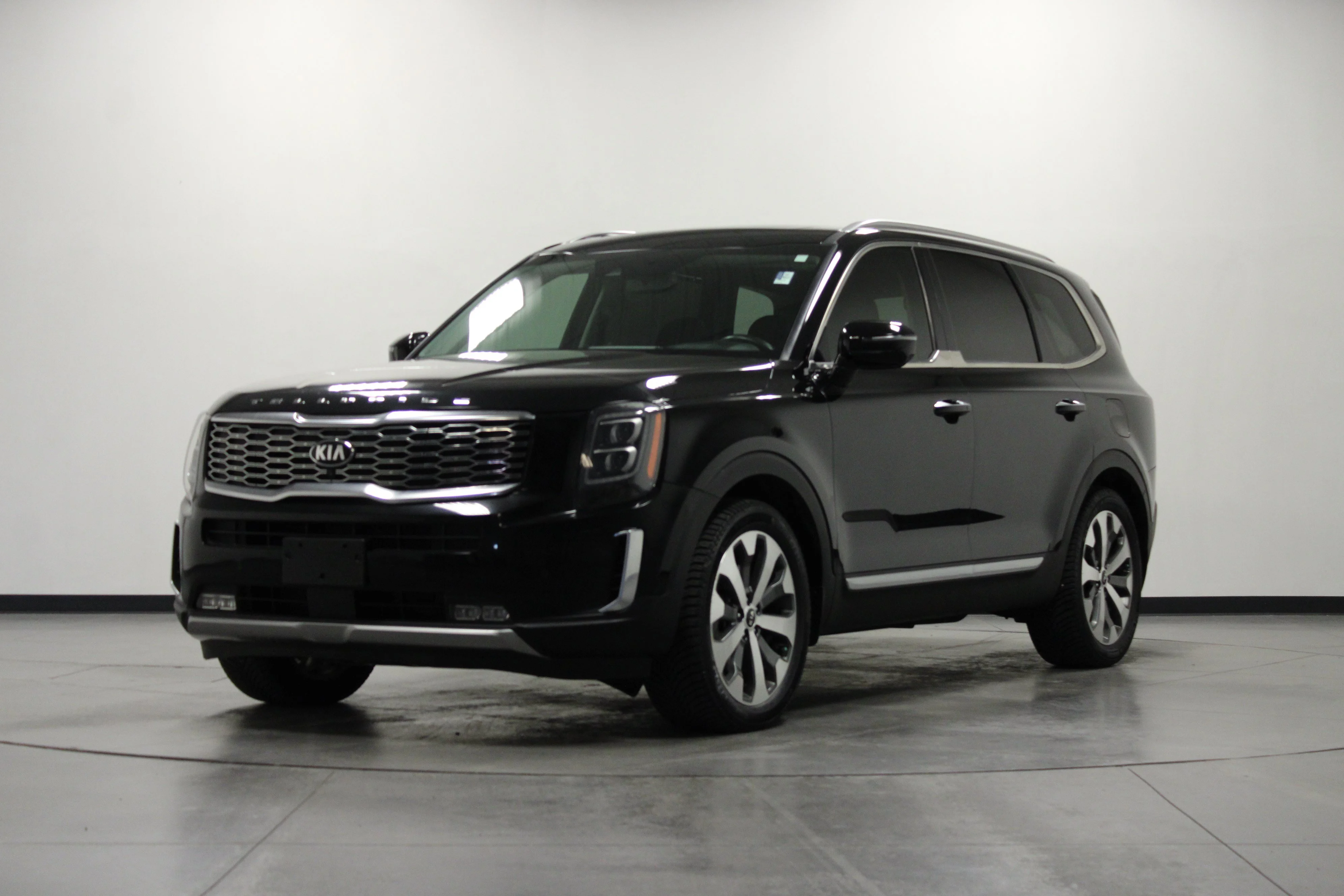 Used 2020 Ebony Black Kia SX image 8