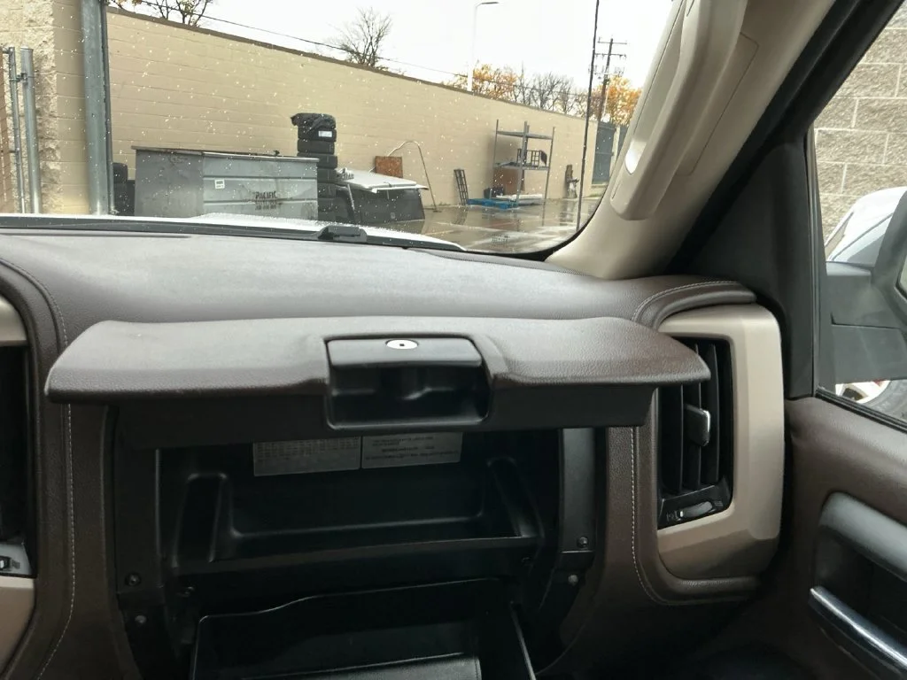 Used 2017 WHITE FROST TRICOAT GMC Denali image 35