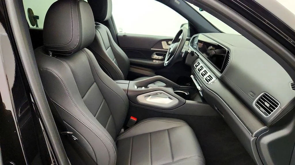 Used 2025 Obsidian Black Metallic Mercedes-Benz GLS 450 4MATIC® SUV w/ Trailer Hitch image 23