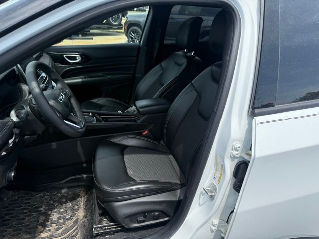 Used 2023 Bright White Clearcoat Jeep Latitude image 8