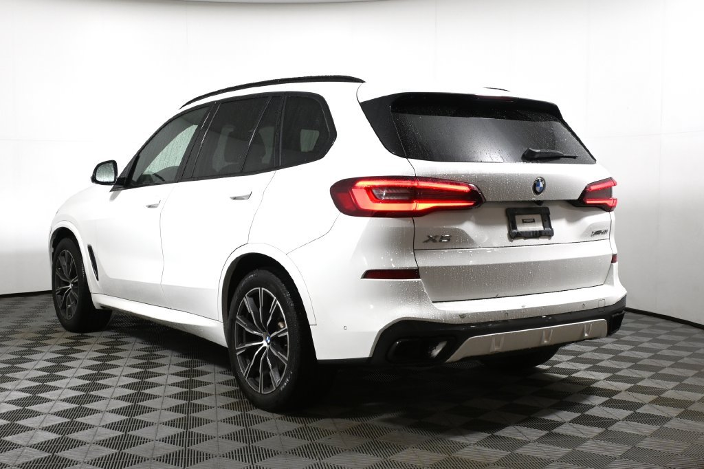 Used 2022 White BMW xDrive40i image 9