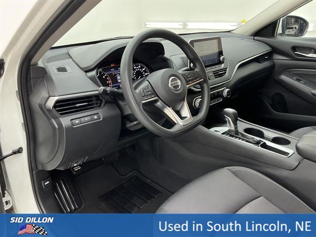 Used 2020 Glacier White Nissan 2.5 S image 16