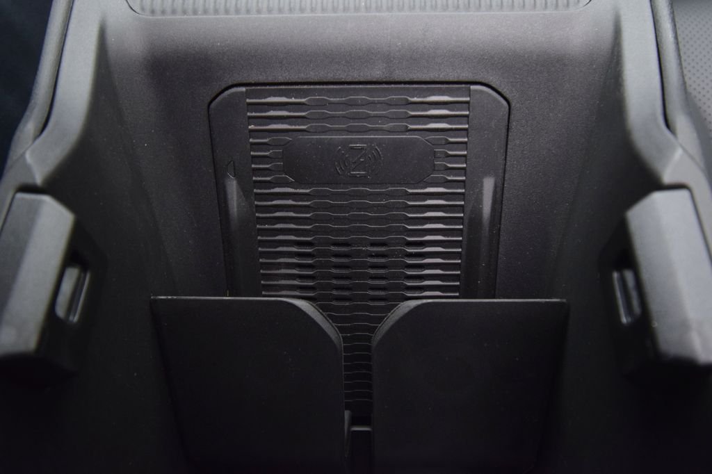 New 2026 Sting-Gray Clear-Coat Exterior Paint Jeep Limited image 30