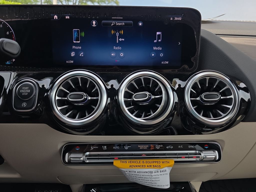New 2026 Polar White Mercedes-Benz GLA 250 image 23
