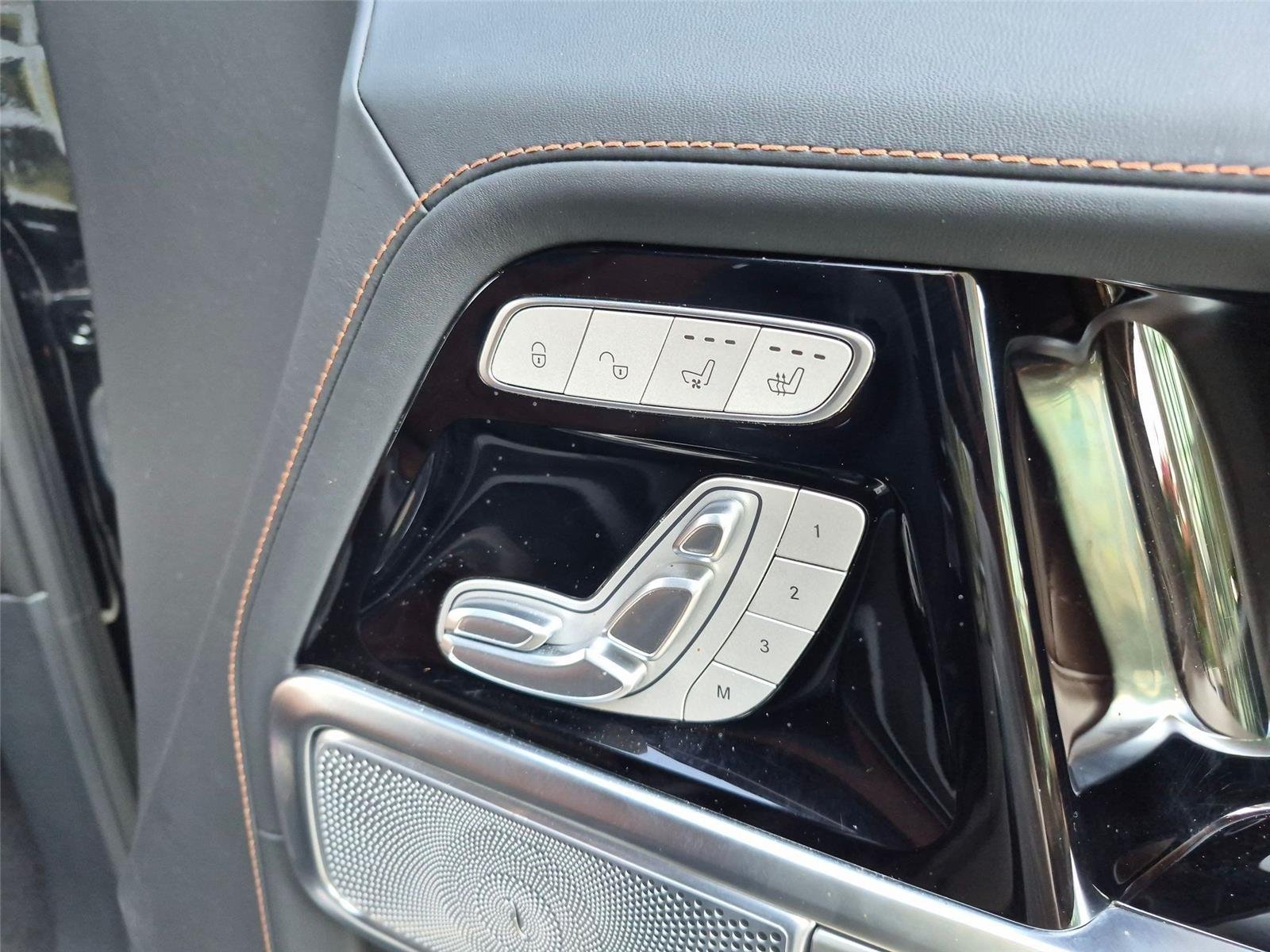 Used 2025  Mercedes-Benz G 550 image 32