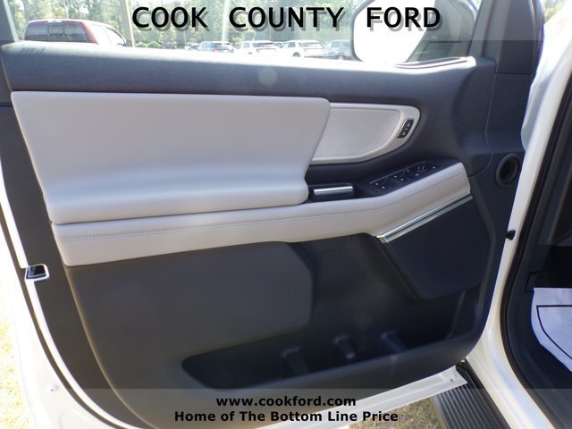 New 2027 Star White Metallic Tri-Coat Ford MAX Active image 17