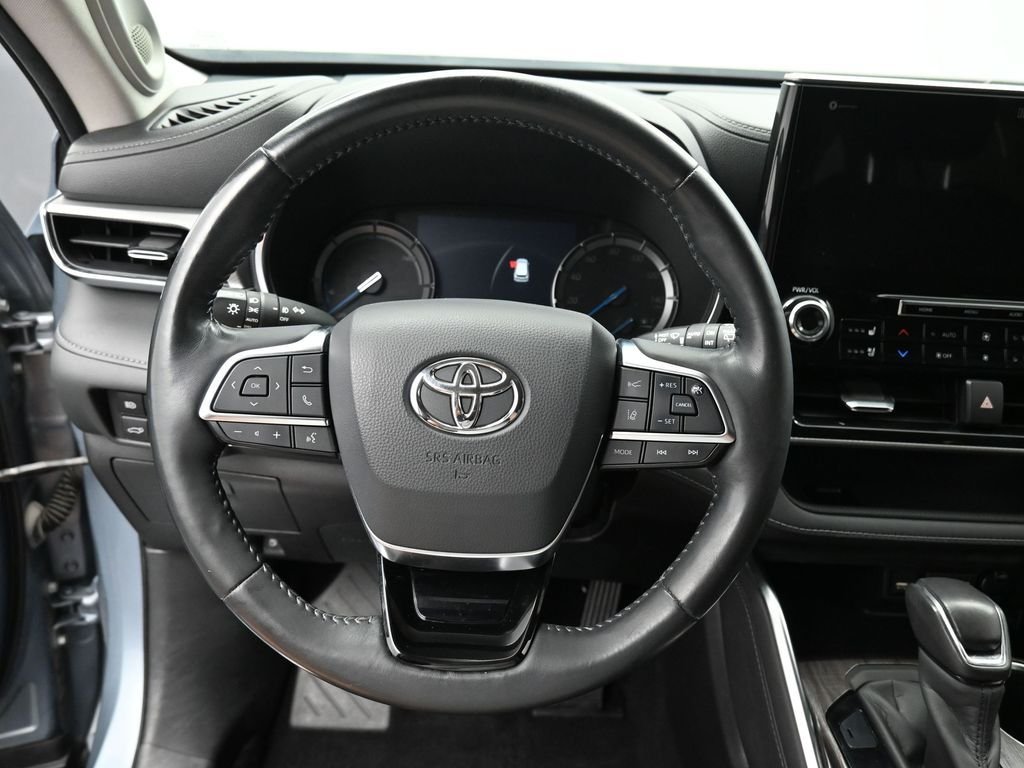 Used 2020  Toyota Platinum image 16
