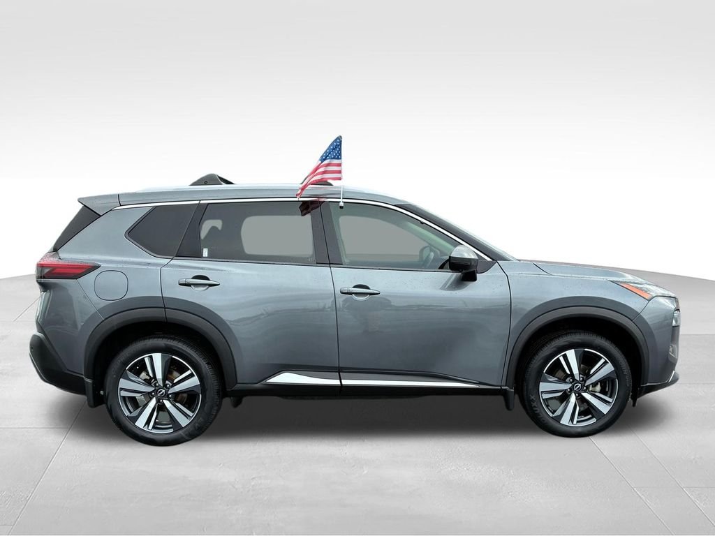 Used 2022 Gray Nissan SL image 5