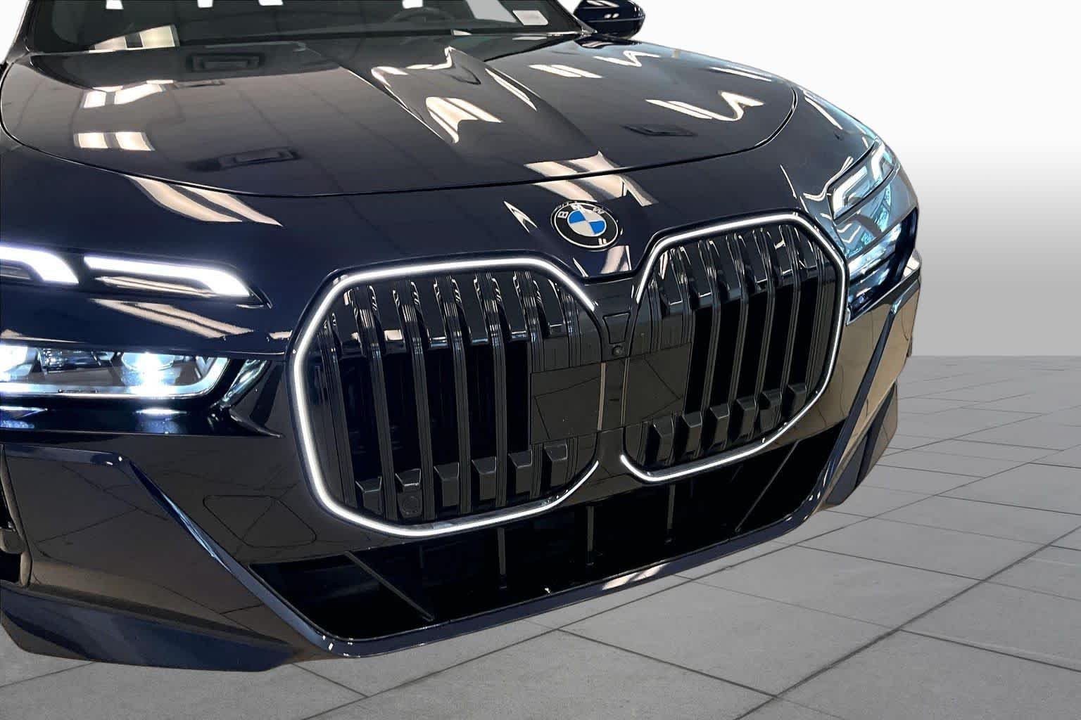 Used 2025 Tanzanite Blue II Metallic BMW 740i image 27