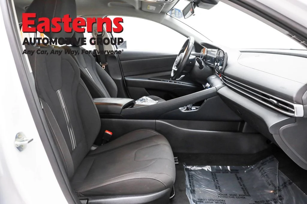 Used 2022 White Hyundai SEL image 23