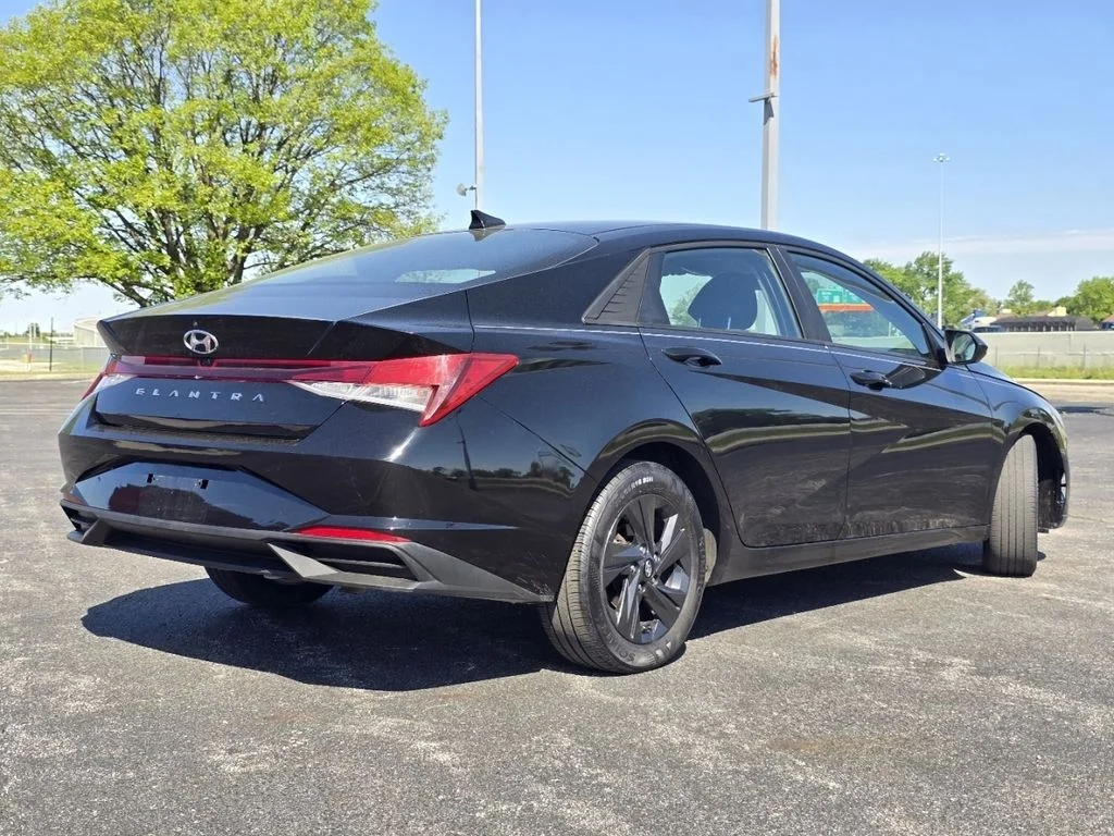 Used 2022 Black Hyundai SEL image 15