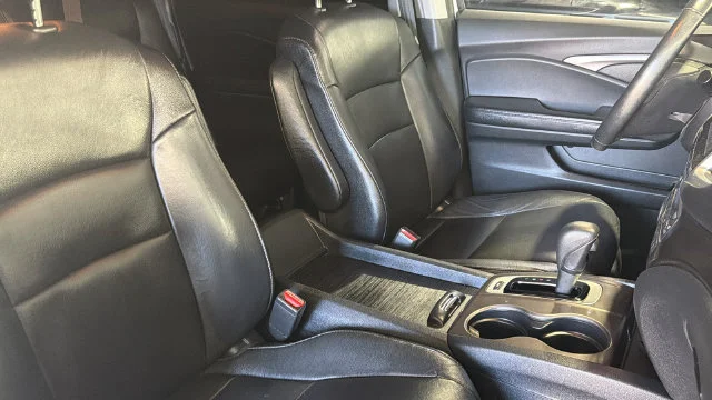 Used 2017 White Honda EX-L image 11