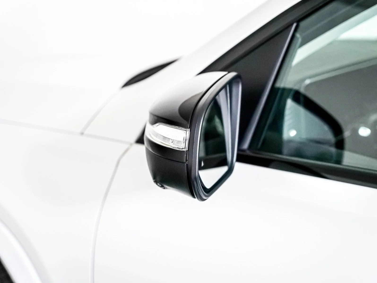 New 2026 Polar White Mercedes-Benz 4MATIC® image 26