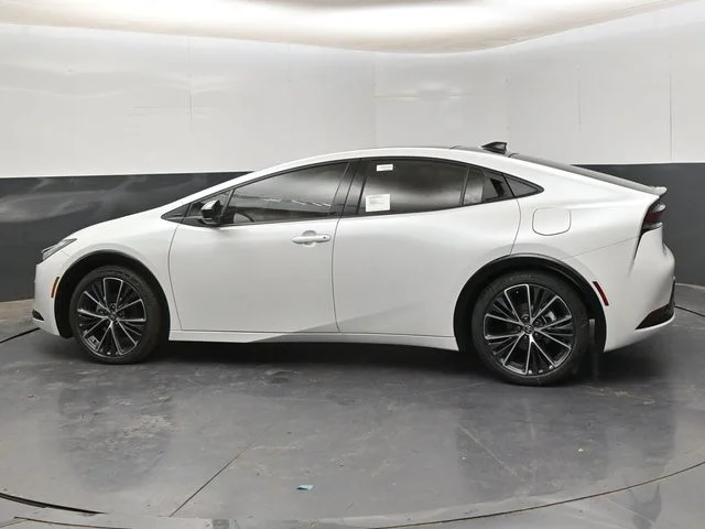New 2026 Wind Chill Pearl <sup>1</sup> Toyota  XLE image 5