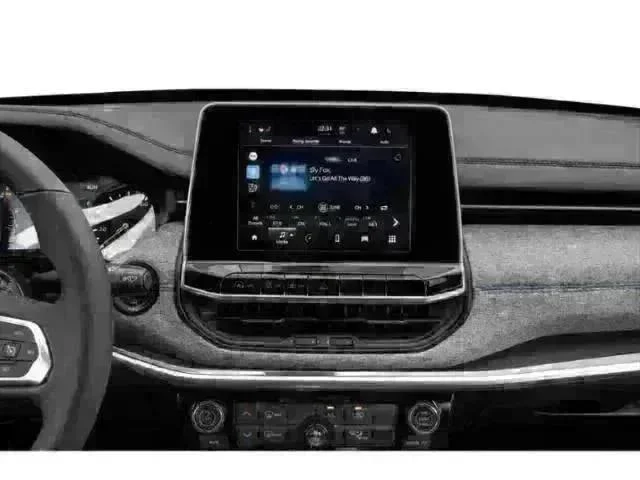New 2026 Diamond Black Crystal Pearl-Coat Exterior Paint Jeep Latitude image 14