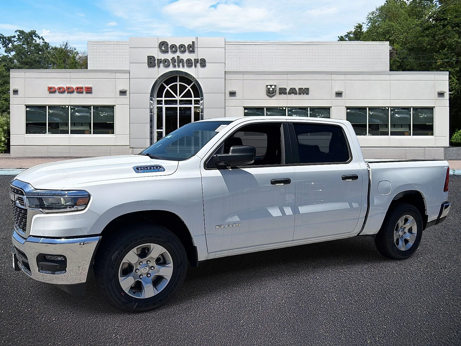 New 2026 Bright White Clear-Coat Exterior Paint RAM Big Horn image 1