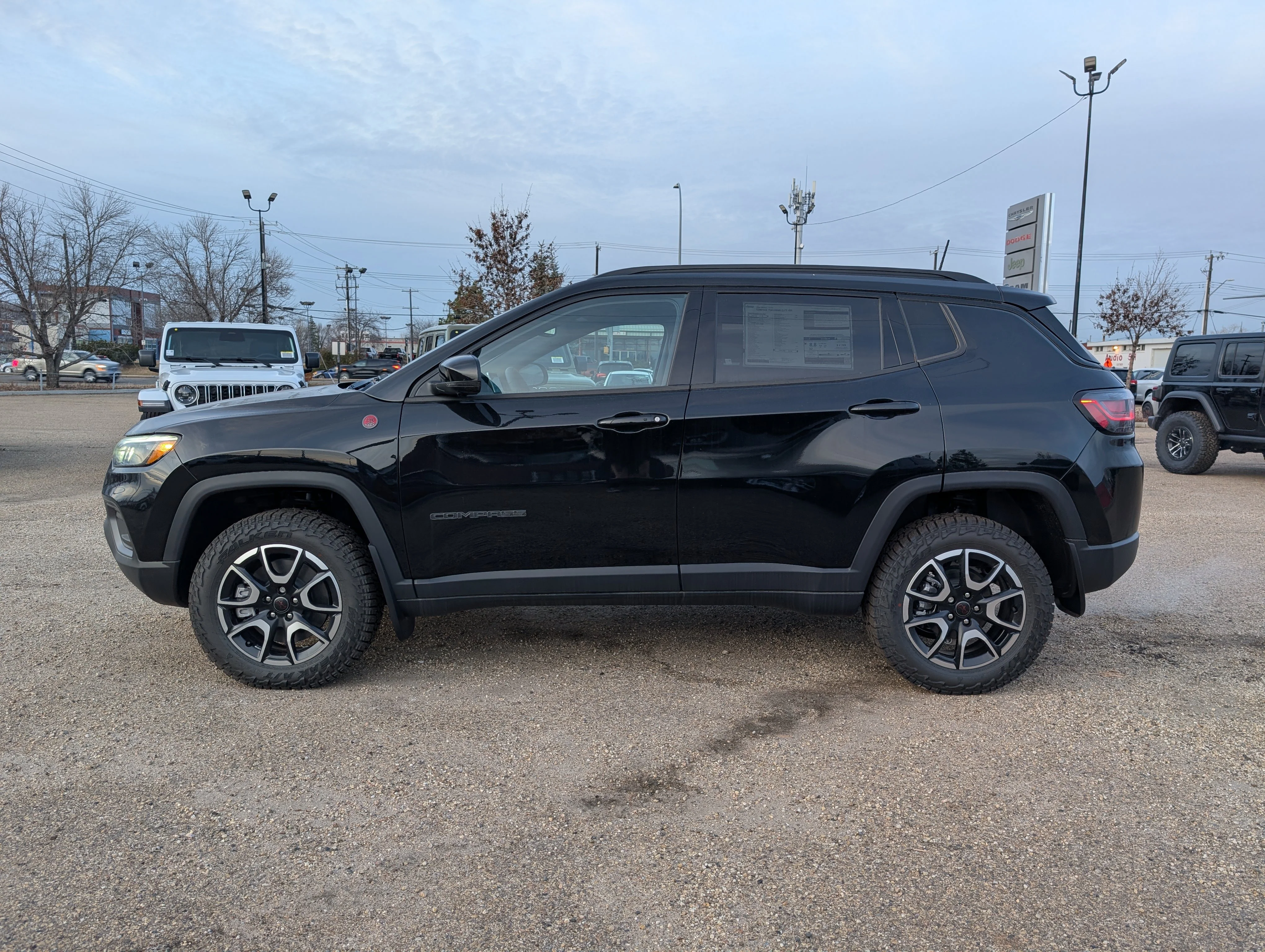 New 2025 Diamond Black Crystal Pearl Jeep Trailhawk Elite image 3