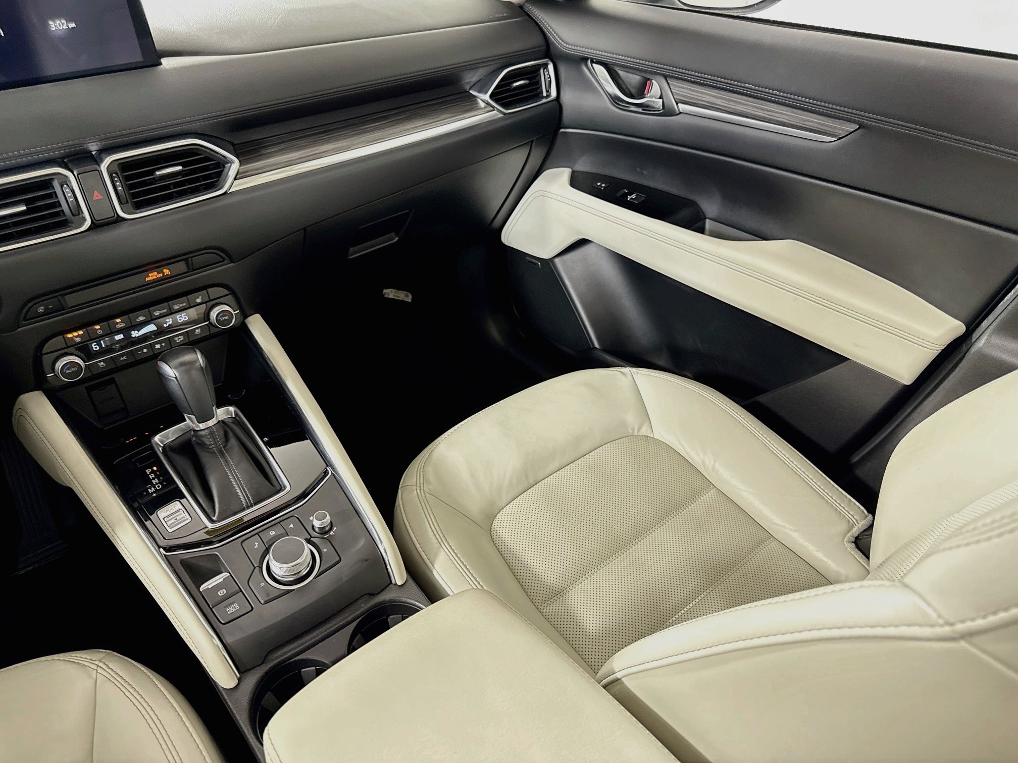 Used 2021 Snowflake White Pearl Mica Mazda Grand Touring image 25