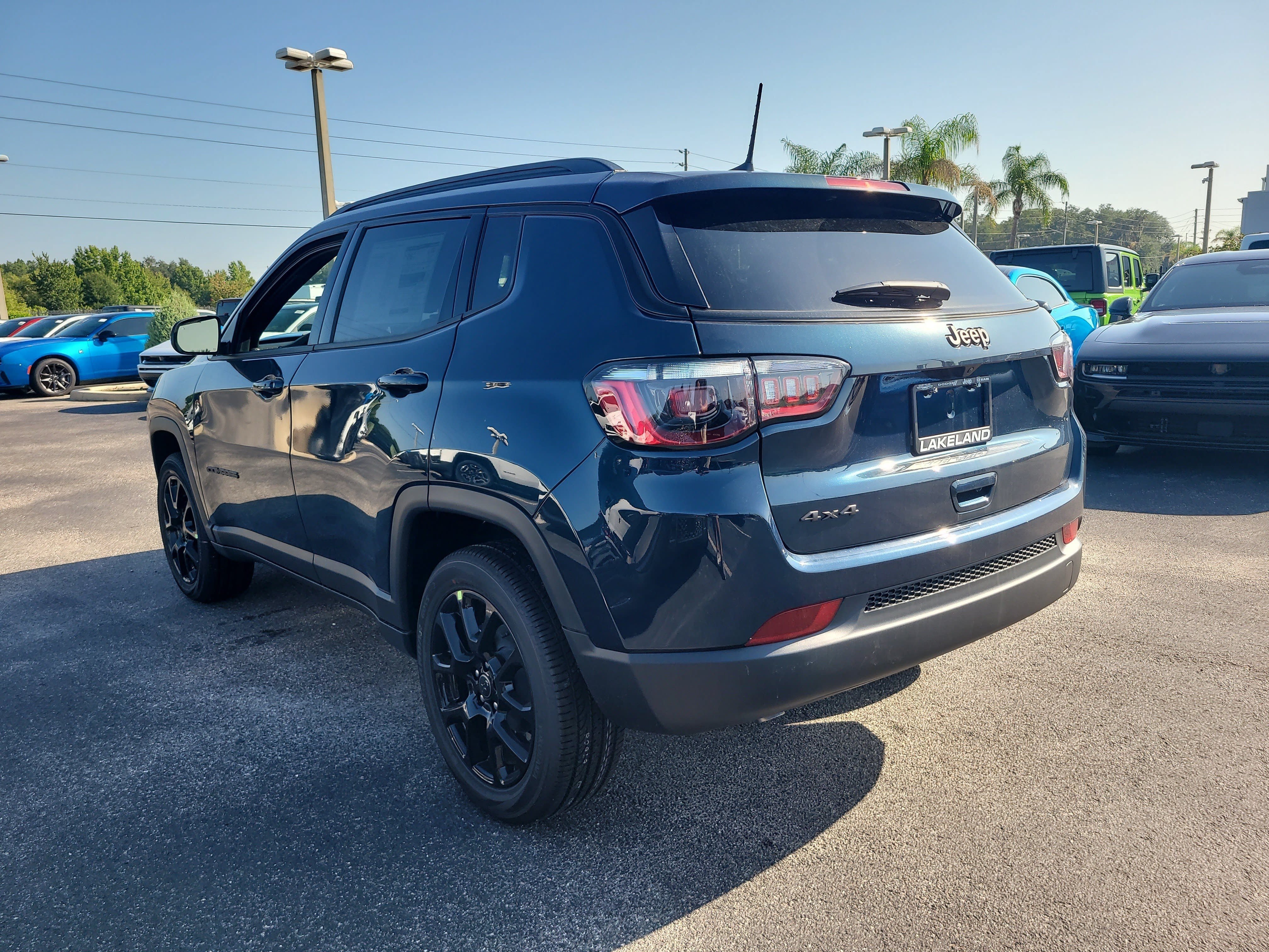 New 2026 Fathom Blue Pearl Coat Jeep Latitude Altitude image 8