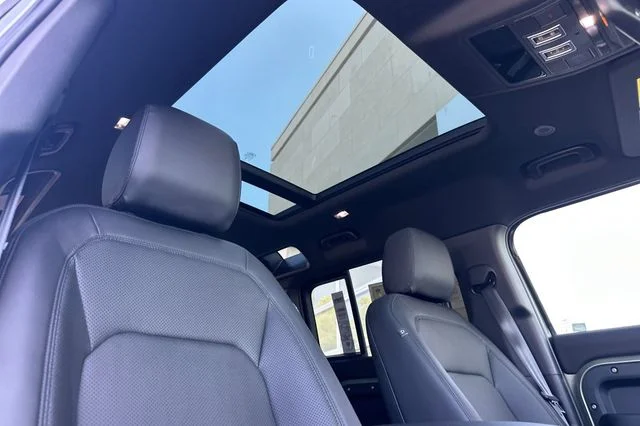 Certified Used 2025 Green Land Rover S image 15