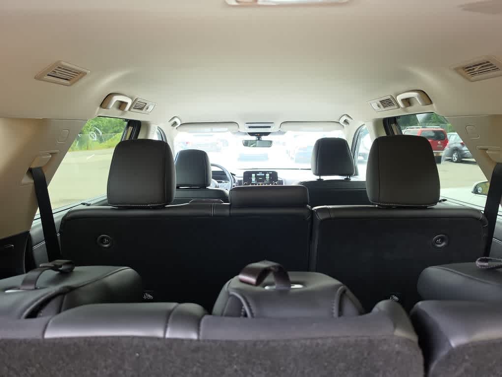 Used 2025 Gun Metallic Nissan SL image 18