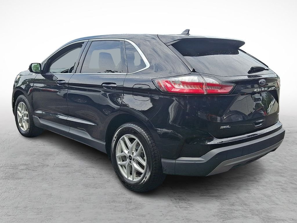 Used 2024 Black Ford SEL image 4