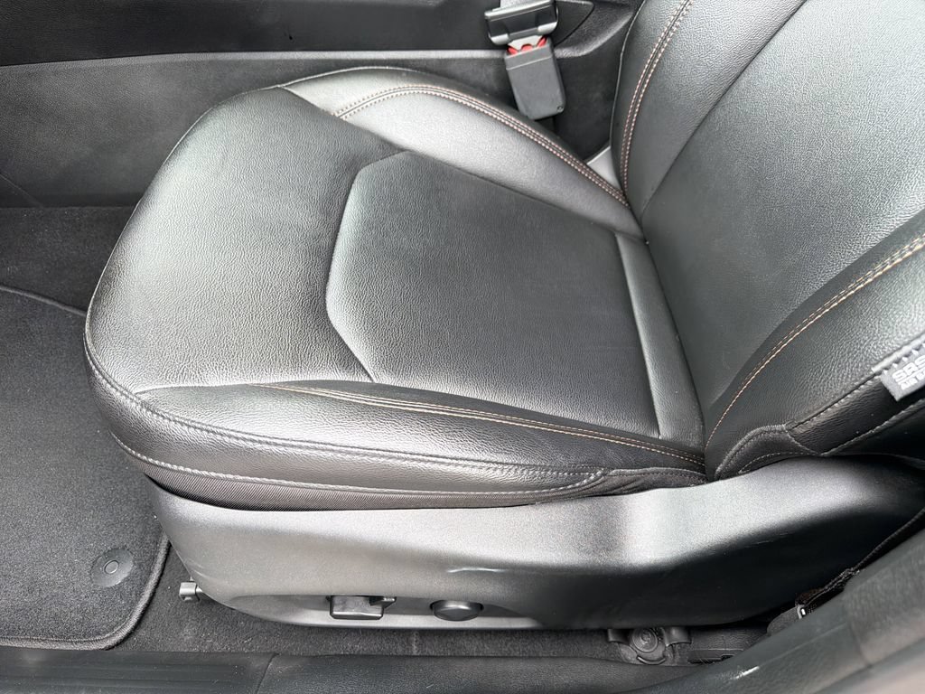 Used 2024 Black Jeep Latitude Lux FWD image 19
