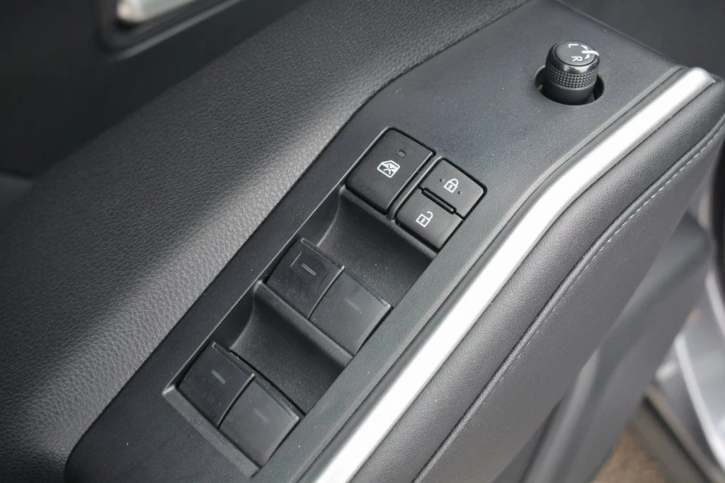 2023 Toyota Highlander XLE - Photo 8