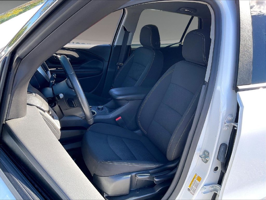 Used 2024 Summit White GMC SLE image 9